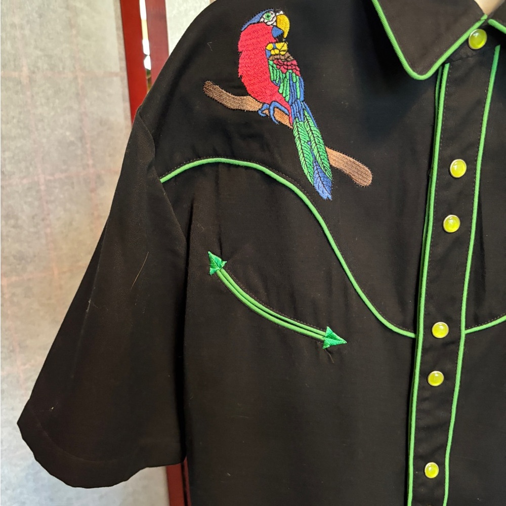 Scully Vintage Black Western Shirt Green Pearl Buttons Embroidered Parrots - Picture 2 of 9